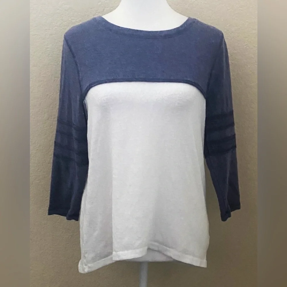 Billabong Women's Blue and White 3/4 Sleeve Tee. Soft and cozy. Size S.